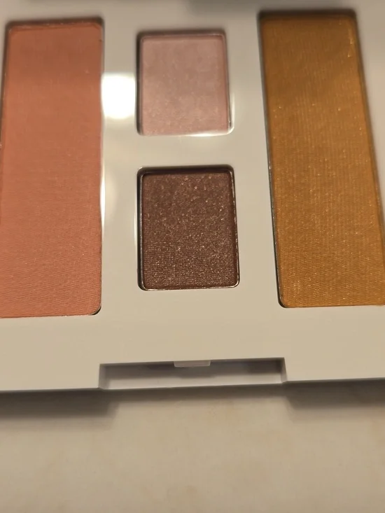 Clinique White and Silver Makeup Set Of 3 Items- Compact & Mirror Case - Picture 4 of 7